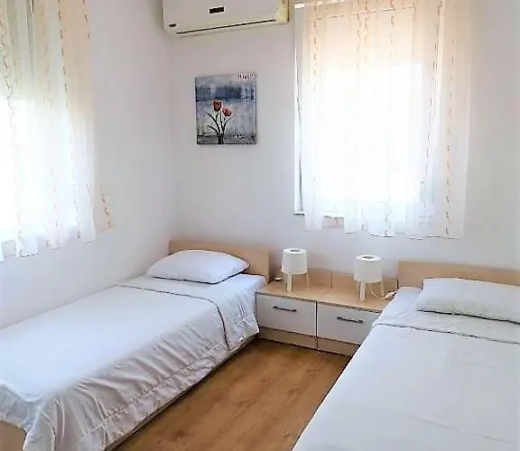 アパート със басейн до плажа