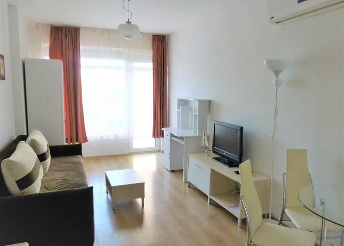 със басейн до плажа *